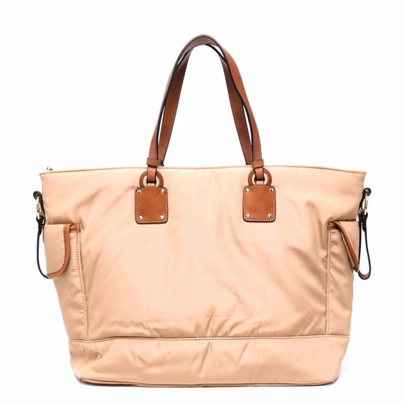 CHLOE - Picture 3 of 4